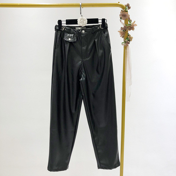 Női bőr nadrág magas derékkal, fekete színben