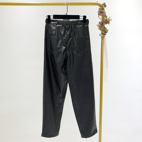 Női bőr nadrág magas derékkal, fekete színben