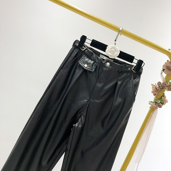 Női bőr nadrág magas derékkal, fekete színben