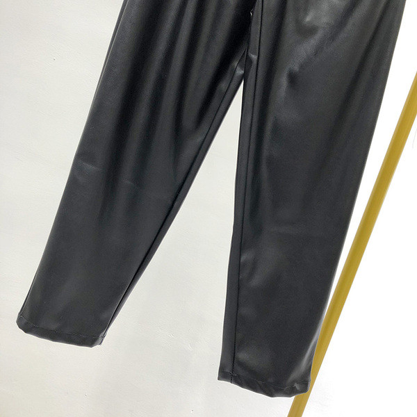 Női bőr nadrág magas derékkal, fekete színben