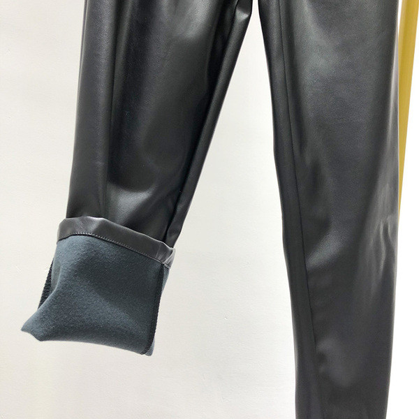 Női bőr nadrág magas derékkal, fekete színben