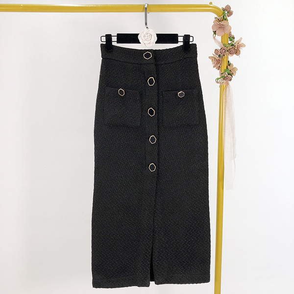 Fusta de dama molata cu nasturi si buzunare de culoare inchisa