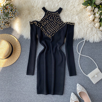 Modern női ruha csupasz váll és gyöngyök két színben