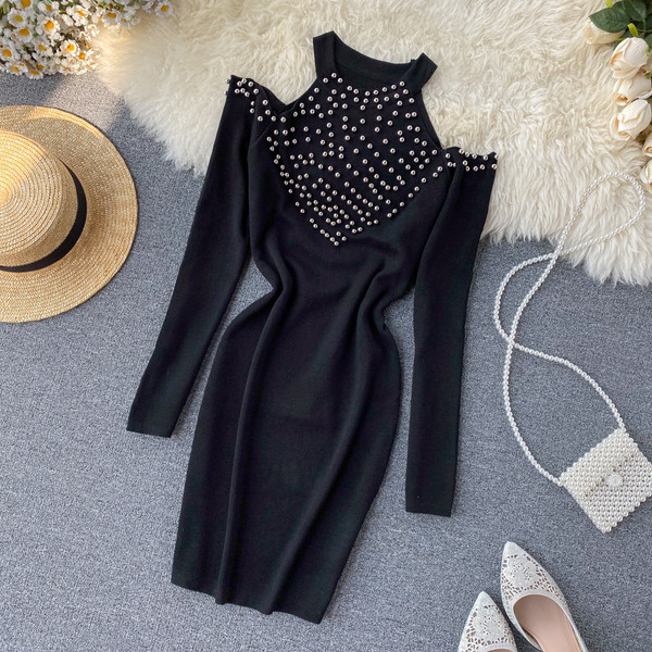 Modern női ruha csupasz váll és gyöngyök két színben