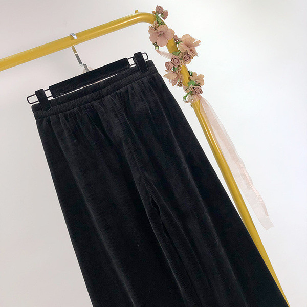 Hosszú és széles bársony nadrág elasztikus derékkal