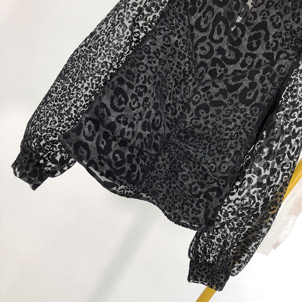 Modern női blúz állatmintás tüll ujjakkal