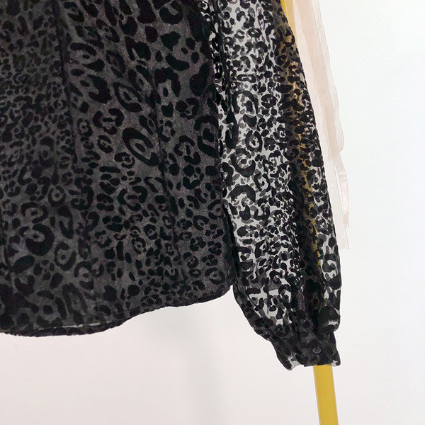 Modern női blúz állatmintás tüll ujjakkal