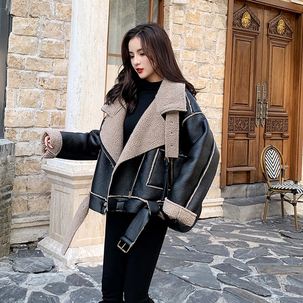 Нов модел дамско зимно палто с мека подплата в черен цвят