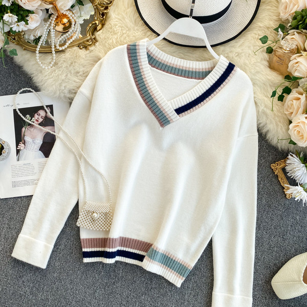 Modern női pulóver spitz nyakkivágással, három színben