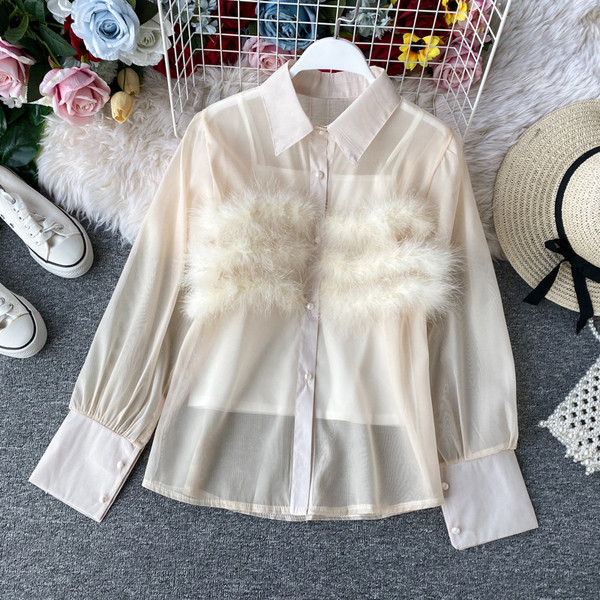 Stílusos női ing gombokkal és pehelyszínnel bézs és fekete színben