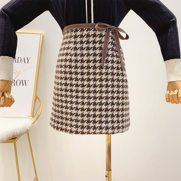 Fusta de dama moderna cu panglica in negru si maro