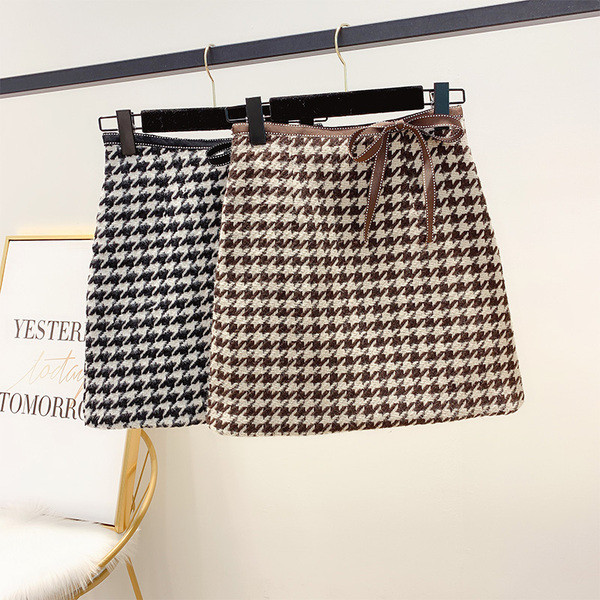 Fusta de dama moderna cu panglica in negru si maro