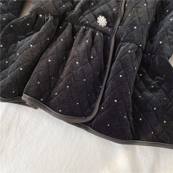 Modern női bársony kabát fekete színű gombokkal