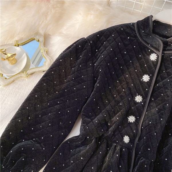 Modern női bársony kabát fekete színű gombokkal