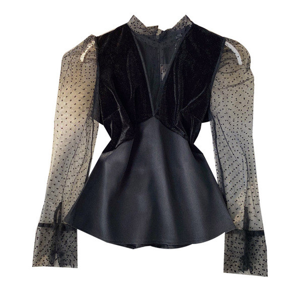 Stílusos női blúz csipkével és magas gallérral fekete színben