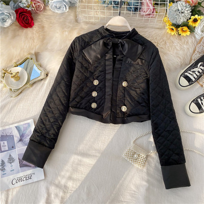 Modern női rövid kabát fekete szalaggal