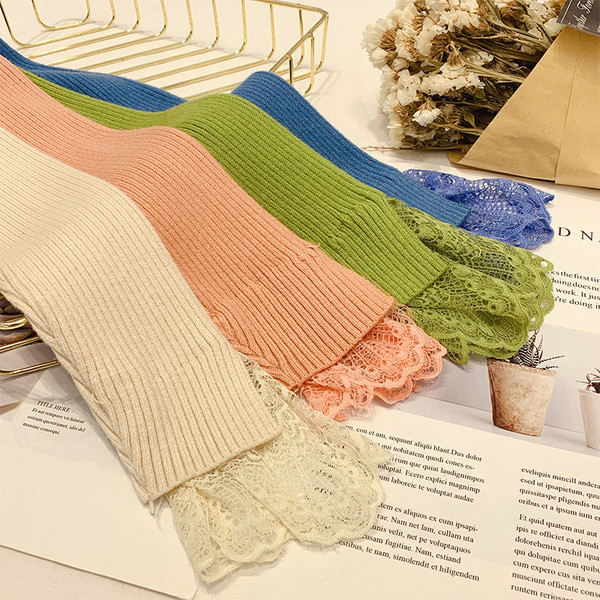 Modern női pulóver csipkével több színben