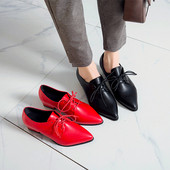 Alkalmi női bőrcipő fűzős hegyes mintával