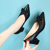 Modern női bőrcipő vastag sarkú több színben