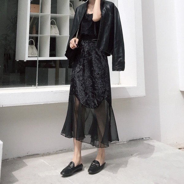 Női hosszú szabású bársony és tüll szoknya