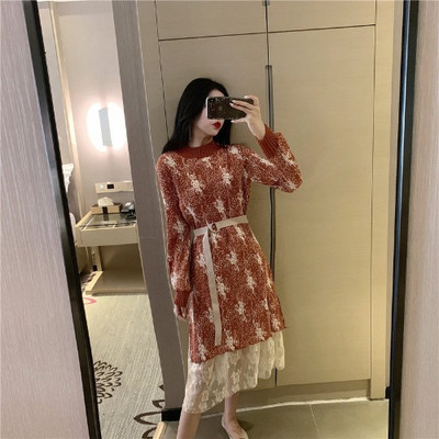 Hosszú kötött ruha csipkével, két színben