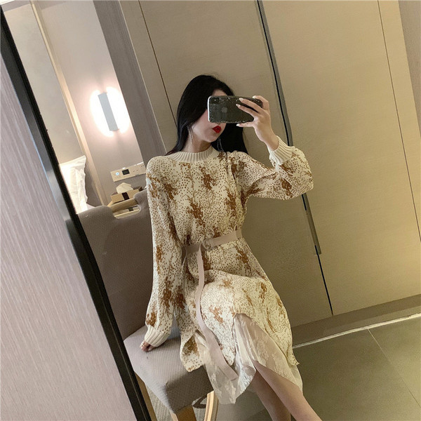 Hosszú kötött ruha csipkével, két színben