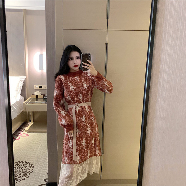 Hosszú kötött ruha csipkével, két színben