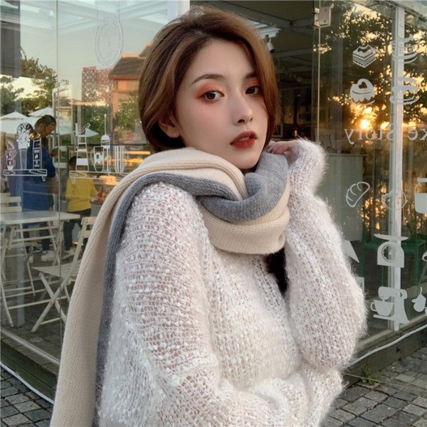 Női téli sál rojtokkal több színben