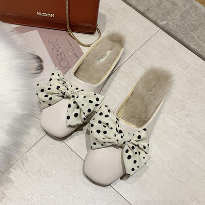 Alkalmi női cipő szalaggal és puha béléssel