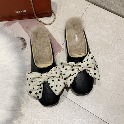 Alkalmi női cipő szalaggal és puha béléssel