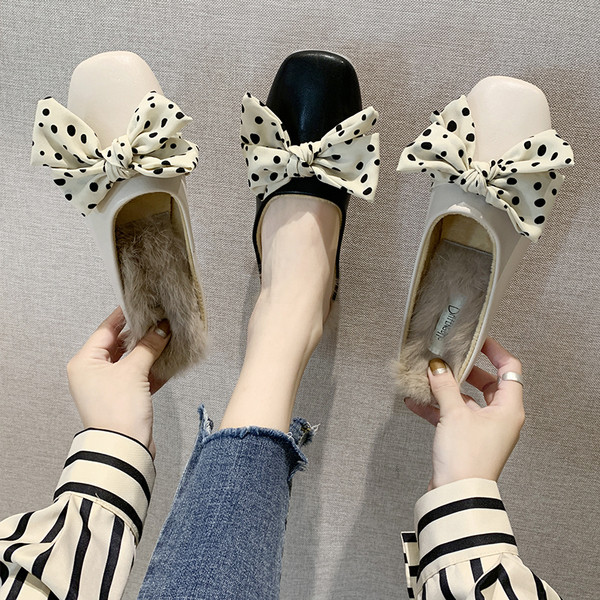 Alkalmi női cipő szalaggal és puha béléssel