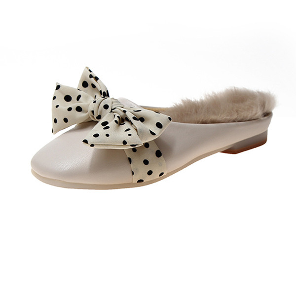 Alkalmi női cipő szalaggal és puha béléssel