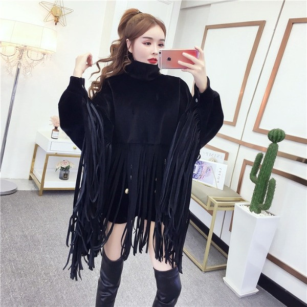 Öko velúrból készült modern női poncsó rojtokkal