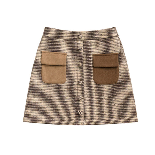 Fusta de dama moderna cu buzunare si nasturi de culoare maro