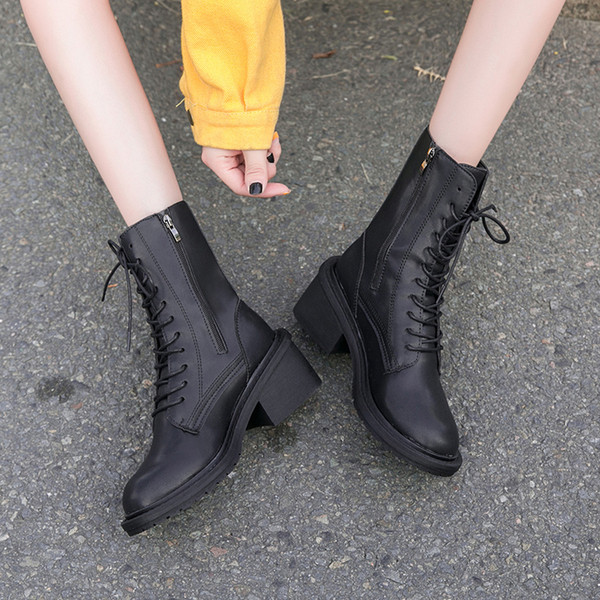 Télre is alkalmas bőr női csizma fűzővel