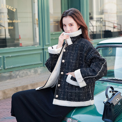 Új modell női kockás kabát gombokkal és zsebekkel fehér és fekete színben