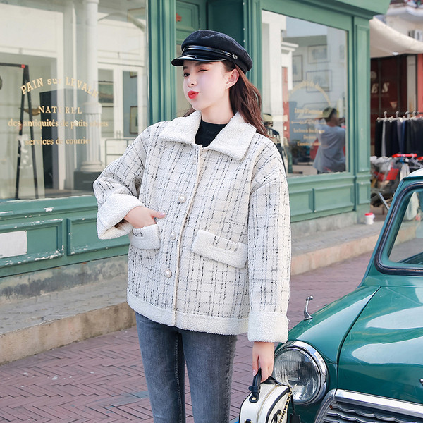 Új modell női kockás kabát gombokkal és zsebekkel fehér és fekete színben