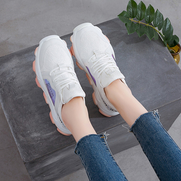 Γυναικεία αθλητικά παπούτσια με χρωματιστά πέλματα