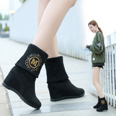 Γυναικείες χειμωνιάτικες μπότες με ψηλή σόλα και εφαρμογή