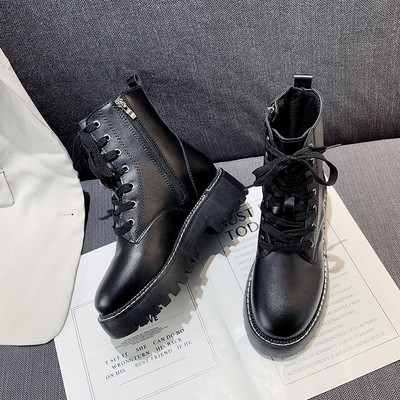 Γυναικείες έκο δερμάτινες μπότες με ψηλή πλατφόρμα σε μαύρο και άσπρο χρώμα