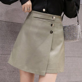 Modern női aszimmetrikus szoknya eco bőrből készült gombokkal