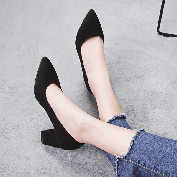 Μοντέρνα μαύρα σουέτ παπούτσια  σε μαύρο χρώμα με χοντρό τακούνι