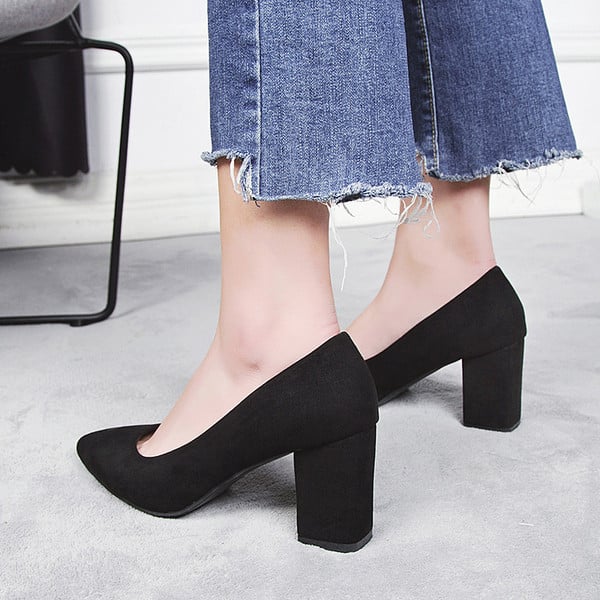 Μοντέρνα μαύρα σουέτ παπούτσια  σε μαύρο χρώμα με χοντρό τακούνι
