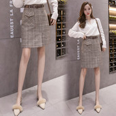 Modern női kockás szoknya övvel és zsebbel barna színben