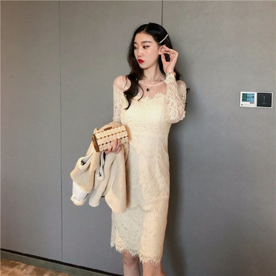 Elegáns női csipkeruha, hosszú ujjú világos színben