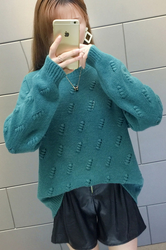 Μοντέρνο γυναικείο πουλόβερ με οβάλ λαιμόκοψη σε διάφορα χρώματα