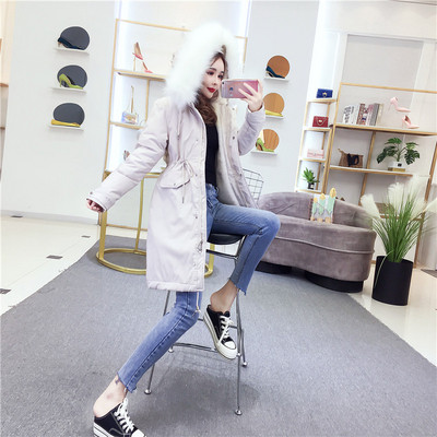 Hosszú téli kabát fűzővel és kapucnival pehelyes