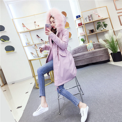 Hosszú téli kabát fűzővel és kapucnival pehelyes