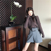 Pantaloni scurți și pantaloni largi de culoare gri cu curea