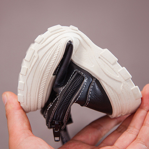 Tenisi moderni pentru copii pentru baieti cu fermoar si sireturi in alb si negru